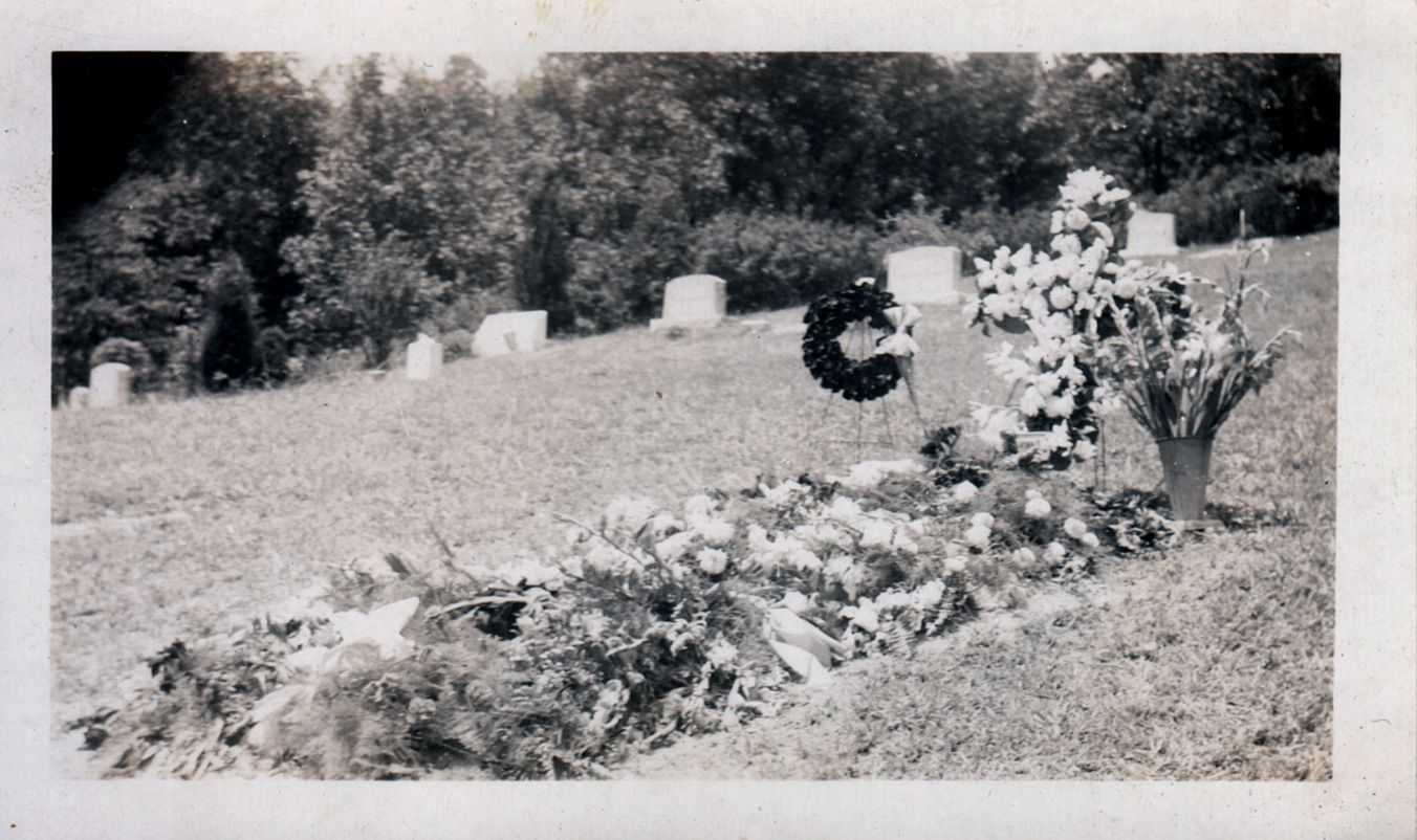 Grave of Allen Jr. Obe Achey, Motor Machinists Mate, Third Class.