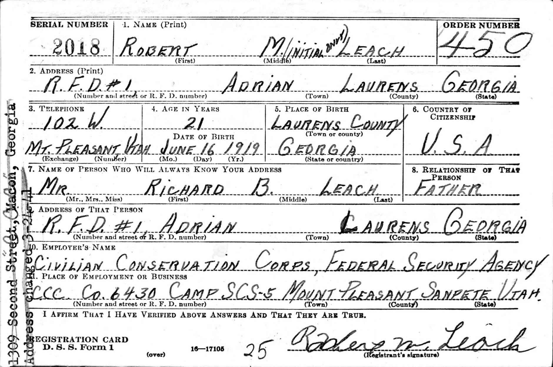 Robert M Leach draft card image.